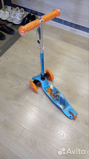Самокат детский трехколесный новый