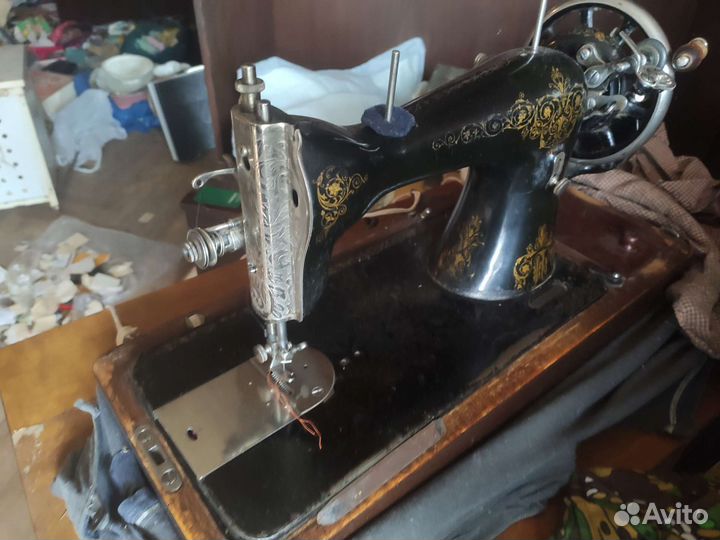 Антикварная финская швейная машина Тикка