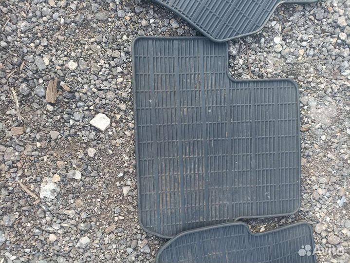 Полики на mitsubishi lancer 10