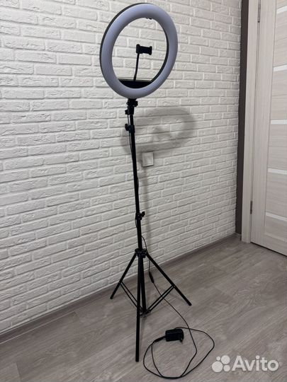 Продам кольцевую лампу