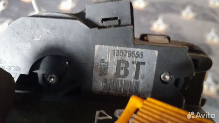 Замок задней двери Прав. 13579556 Опель Астра