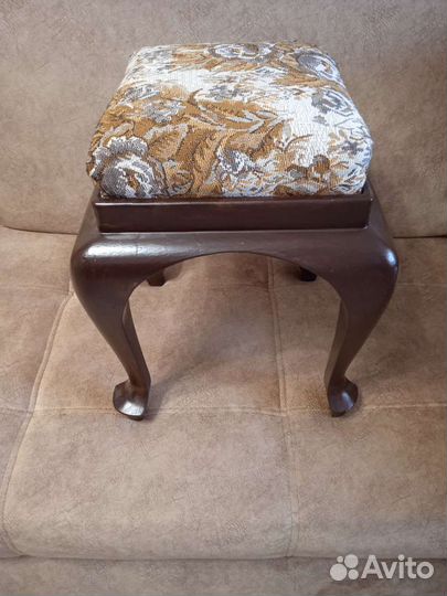 Подставка ручная работа и стульчик комплект