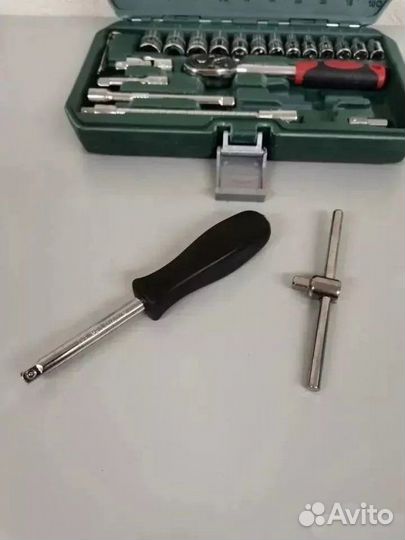 Набор инструментов в прочном кейсе