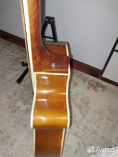 Акустическая гитара