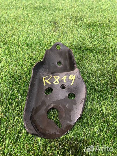 Кронштейн балки Ford Mustang 6 S550 рест. 2020