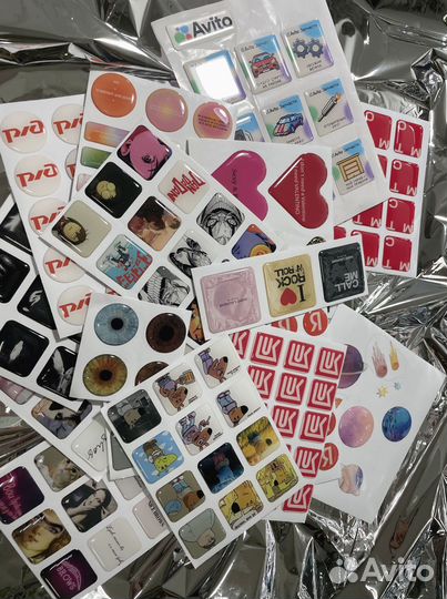 Наклейки на телефон