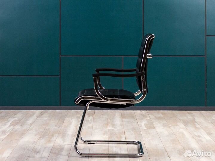 Кресло для конференц зала