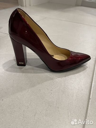 Лакированные женские туфли винного цвета