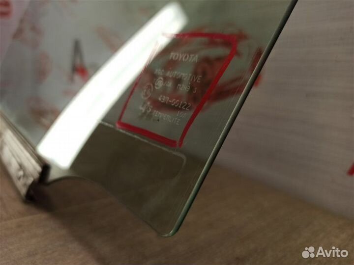 Стекло двери задней правой Toyota Rav-4 (Xa30)
