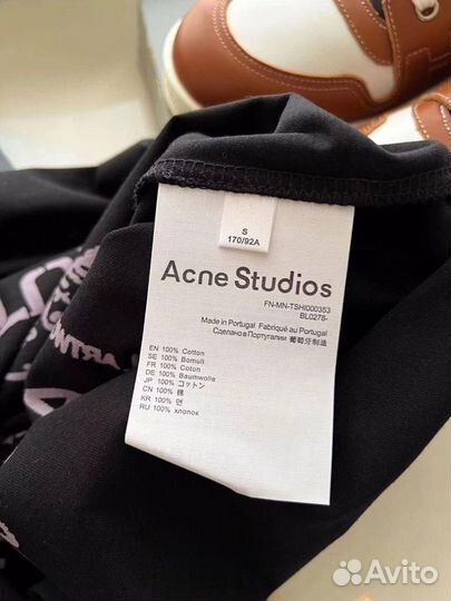 Футболка Acne