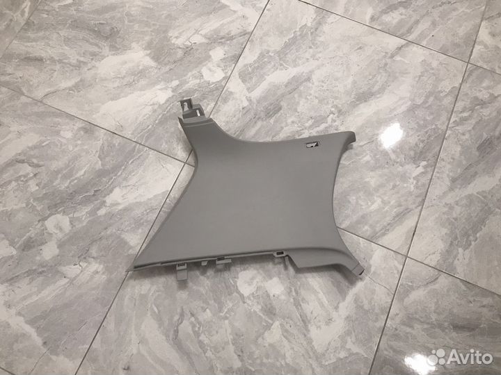 Обшивка задней левой стойки Golf 6