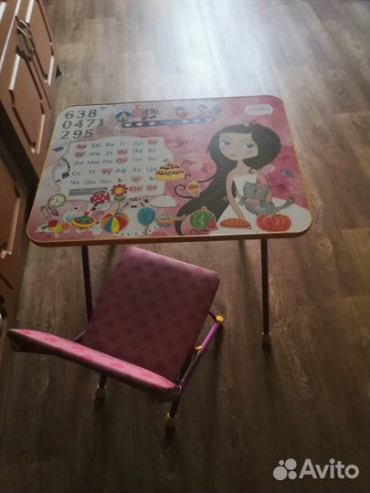 Продам детский стол со стулом