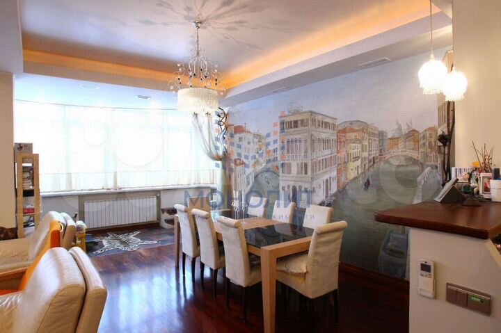 7-к. квартира, 300 м², 8/8 эт.