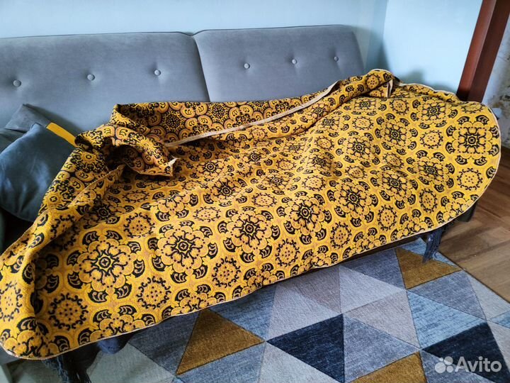 Пледы и покрывало