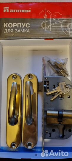 Дверные ручки с защелкой