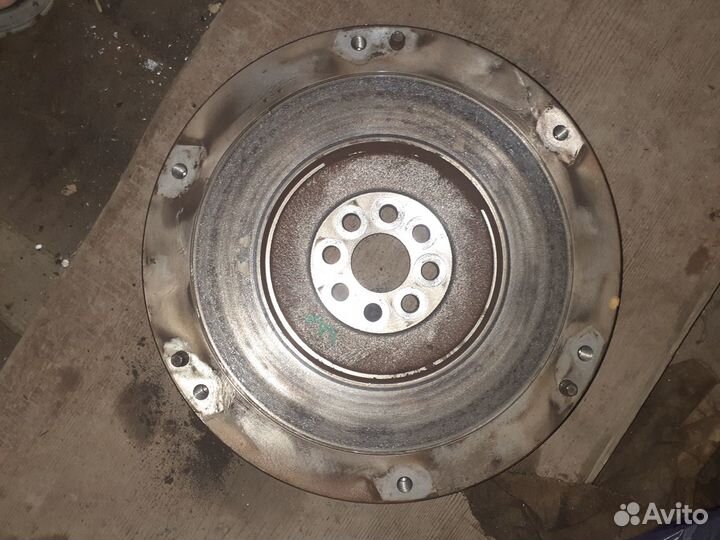 Маховик и корзина от тоета аурис,королла150