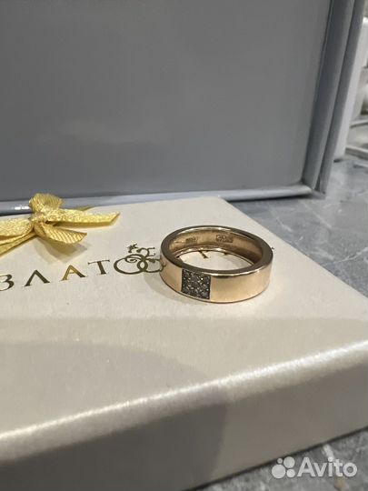 Кольцо с бриллиантом