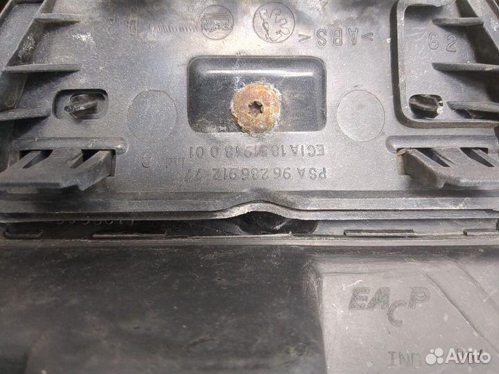 Решетка радиатора Peugeot 206, 2002