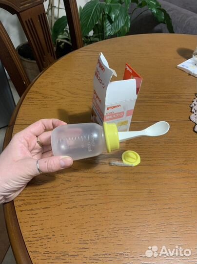 Pigeon бутылочка с ложкой для первого прикорма