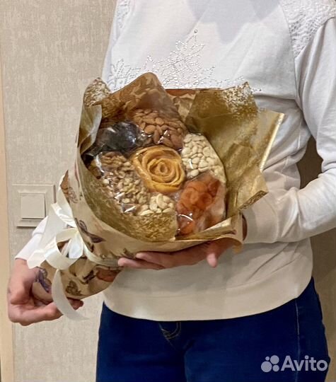 Букет из орехов и сухофруктов