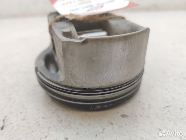 Поршень правый Audi A6 C5 AUK