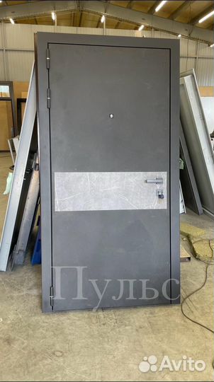 Дверь входная в квартиру