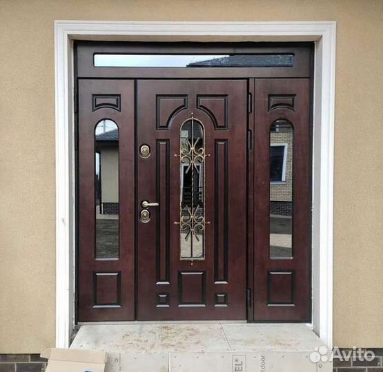 Дверь входная парадная в дом