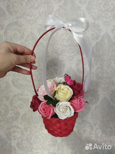 Букет из мыльных роз в корзине