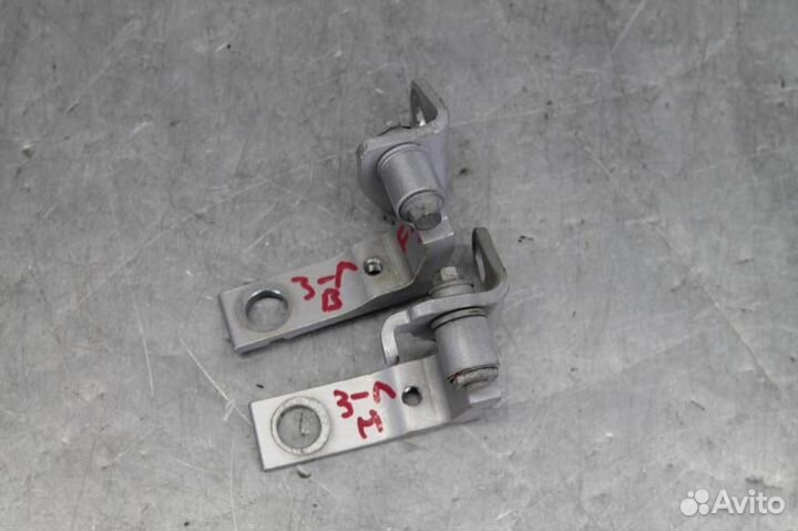 Петли двери передней левой Ford Focus 3 2011