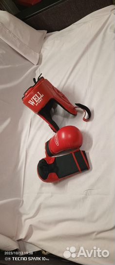 Перчатки и шлем