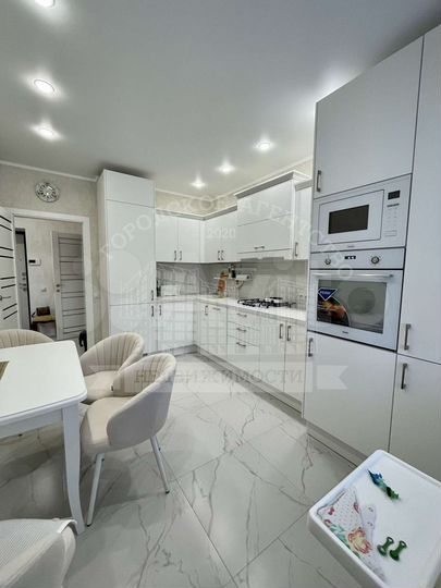 2-к. квартира, 65 м², 4/9 эт.