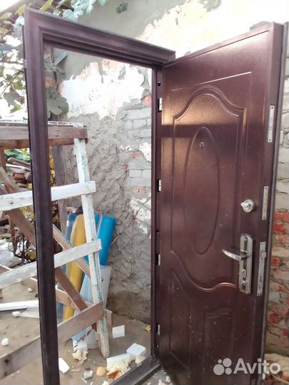 Дверь входная металлическая правая бу