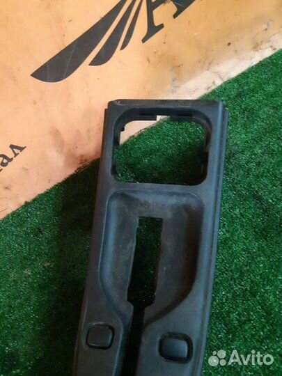 Консоль между сидений Ваз 21093 хэчбек 1 2003