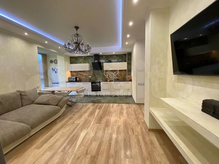 2-к. квартира, 82,5 м², 2/4 эт.