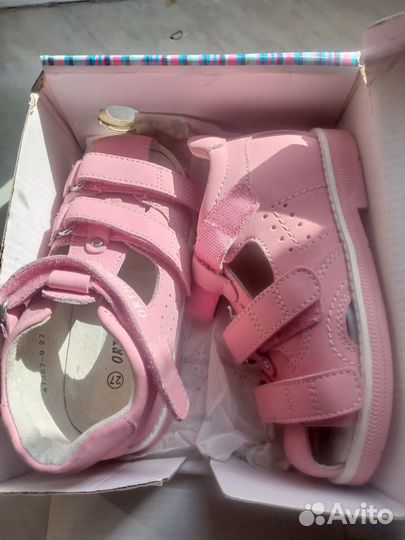 Новая ортопедическая обувь на девочку