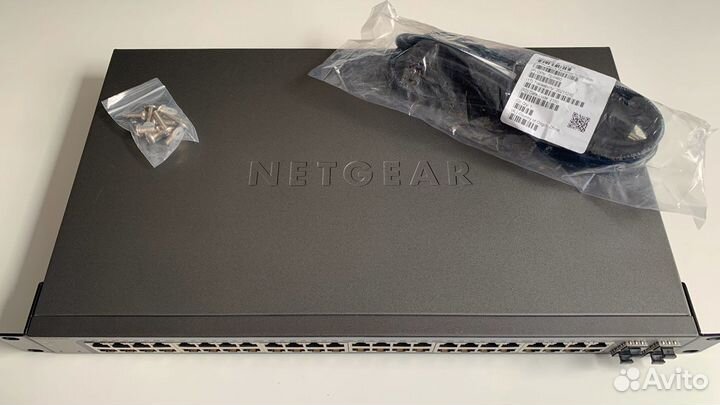 AVB Коммутатор Netgear GS748T v5