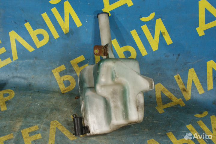 Бачок омывателя Toyota Avensis 1