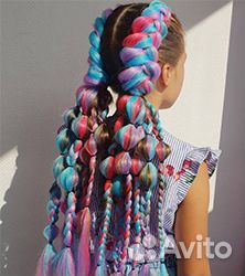 Канекалон радужный многоцветный