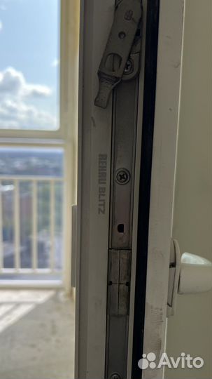 Двери пластиковые со стеклом и окном б/у