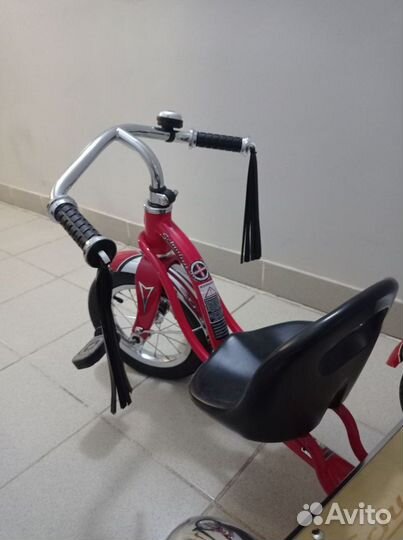 Детский велосипед Schwinn Roadster Trike Red