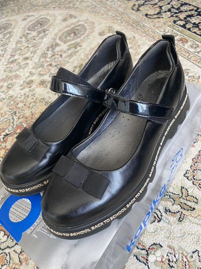 Кроссовки ecco и школьная обувь 34/35 р-р девочки