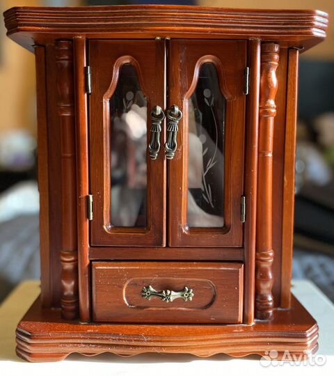 Шкатулка-шкаф для украшений