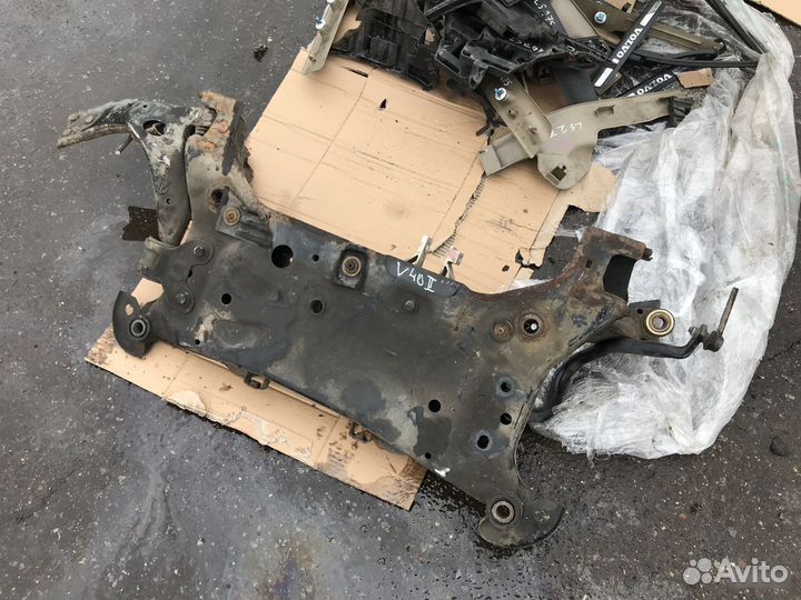 Балка подмоторная Volvo V40 (2012-2016)