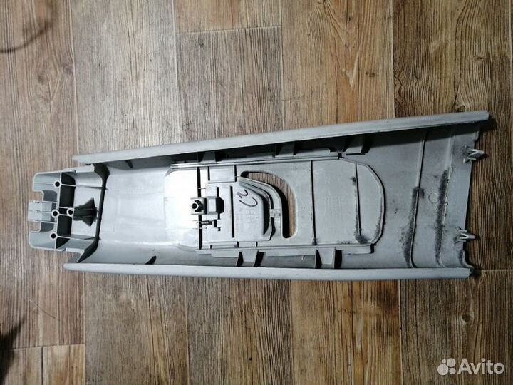 Обшивка средней стойки право верх Qashqai+2 JJ10E