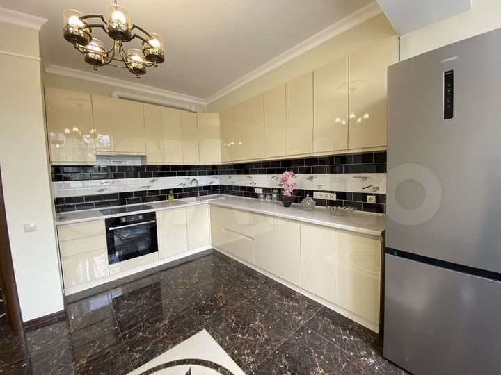 2-к. квартира, 90 м², 3/14 эт.