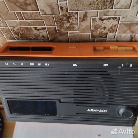 Радиоприемник ссср/трехпрограмник/ новый