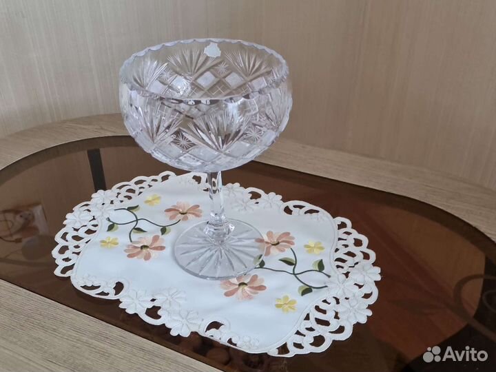 Большая хрустальная ваза