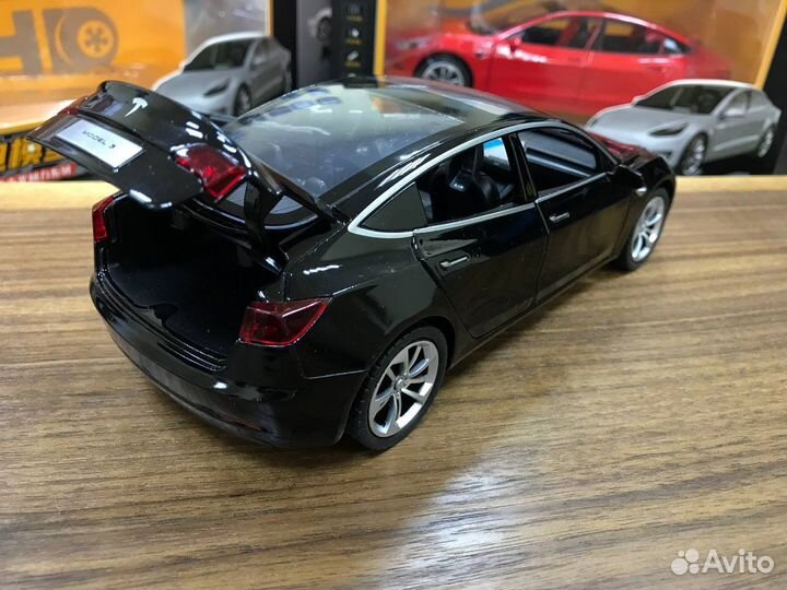 Модель автомобиля Tesla Model 3