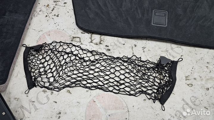 Обшивки багажника на Mercedes-Benz W220 S