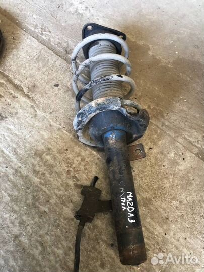Амортизатор передний левый Mazda 3 BK бк